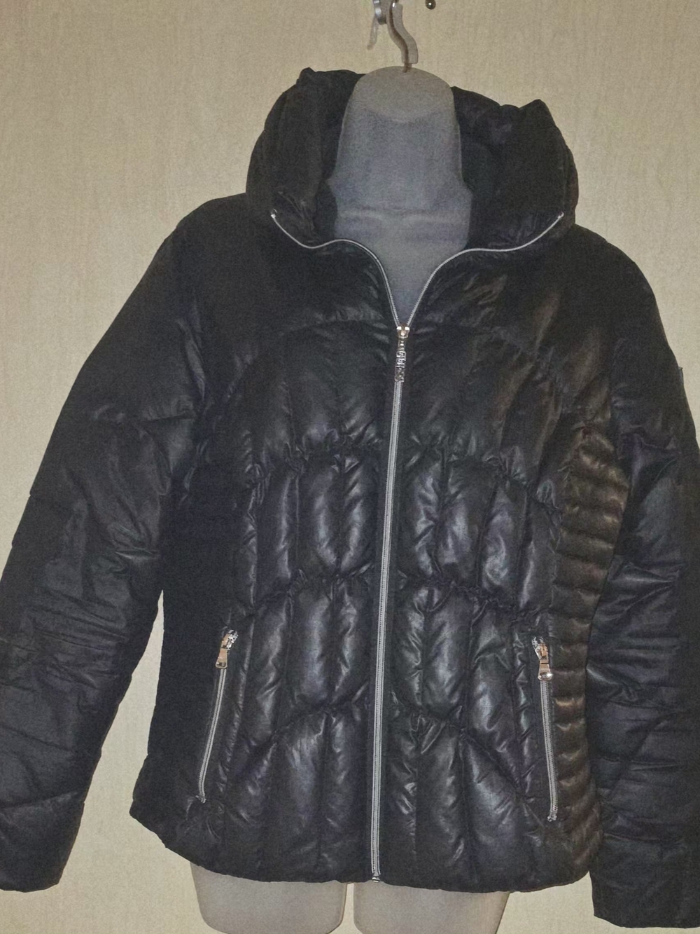 *Vintage Guess*- Women's Black Quilted Down Jacket